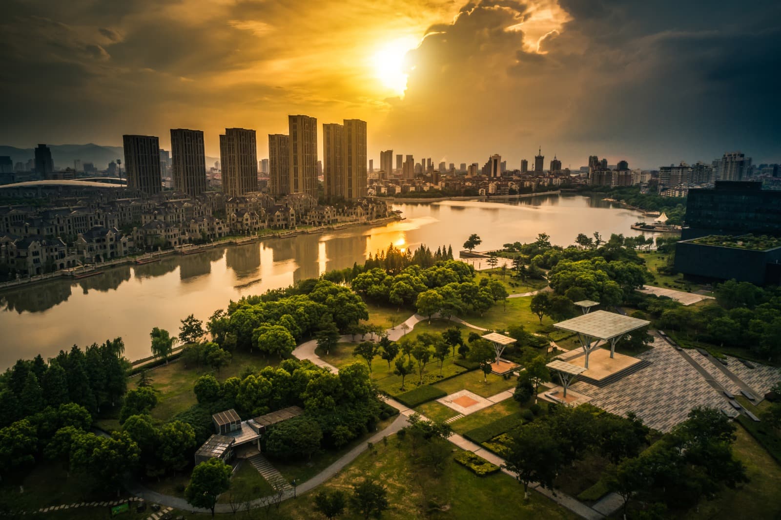 NRI Guide to Investing in Indian Real Estate Safely: Best Investment Projects in India and Smart Property Investment Tips